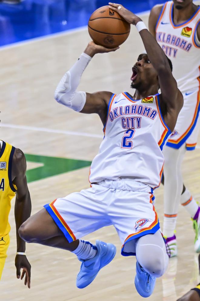 维尼修斯在皇马遭遇嘘声后，社媒发动态前往迪拜引发热议（遭皇马嘘声后，维尼修斯社媒晒赴迪拜动态引发热议）