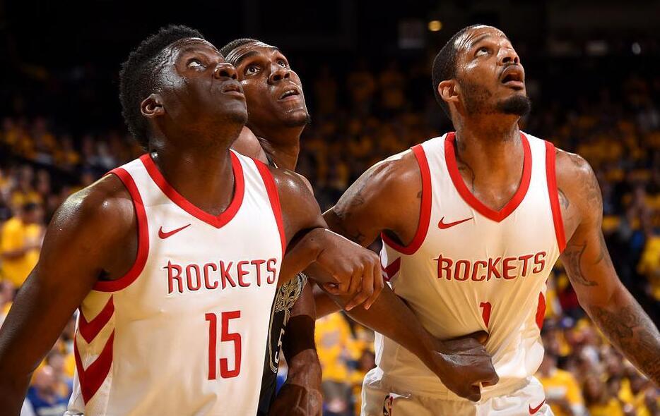 哈登爆砍55分刷新队史纪录 快船客场擒黄蜂终结三连败（哈登轰下55分改写队史纪录，快船客胜黄蜂止住三连败）