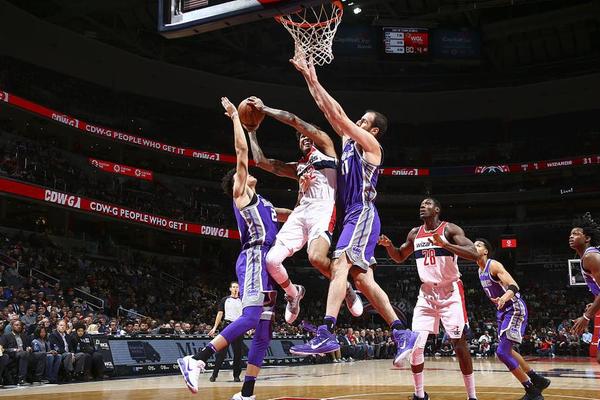 西甲前瞻：被巴萨反超后皇马必须获胜，赫罗纳历史对阵4连败（西甲前瞻：巴萨反超在先，皇马唯有取胜，赫罗纳交锋史已遭四连败）