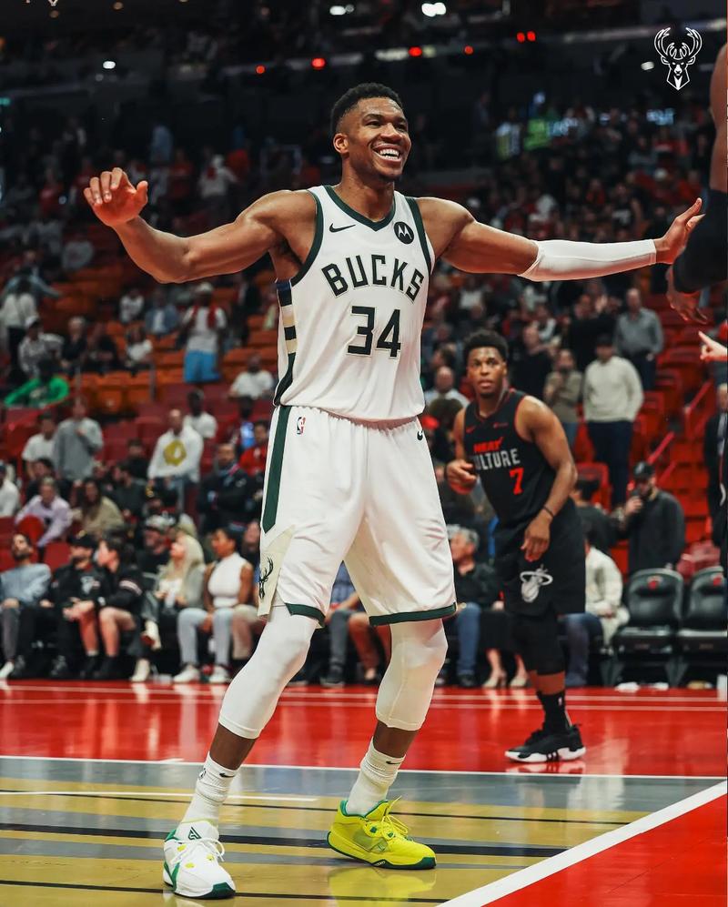 名宿：阿克利乌什须谨慎选下家，枪手巴黎多特都可能签他（名宿劝阿克利乌什慎选新东家：阿森纳、巴黎与多特皆可能出手）