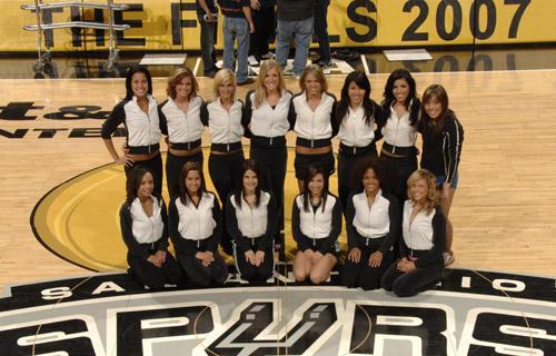 皇家马德里防守危机：对阵阿拉维斯的挑战（皇马防线告急：阿拉维斯之战面临严峻考验）