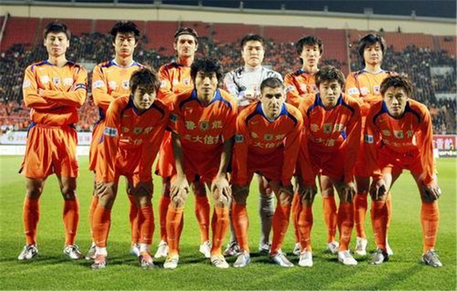 国足U22战乌兹别克首发站位：阵型4-4-2，蒯纪闻搭档朱鹏宇（U22国足对阵乌兹别克首发：4-4-2出击，蒯纪闻与朱鹏宇搭档）