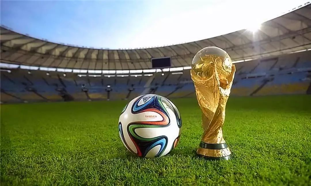 扎鸟给年轻球员建议：和真心对自己好的人在一起，信任这些人（扎鸟告诫年轻球员：与真诚善待你的人同行，并信任他们）