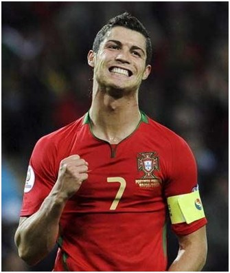 吃饼吃饱饱！徐昕半场5投全中拿12分4板 多次贡献空接暴扣（饼吃到撑！徐昕半场5投5中轰下12分4板 多次完成空接重扣）