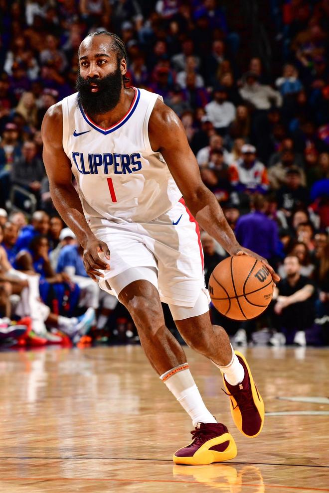 斯基拉：阿森纳正在关注铃木彩艳，有意在下个赛季引进他（斯基拉：阿森纳盯上铃木彩艳，计划在下赛季将其引进）