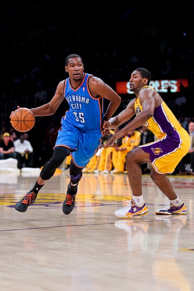 欧洲杯小组赛赛程公布，强队对决引关注（欧洲杯小组赛赛程出炉，豪门碰撞成焦点）