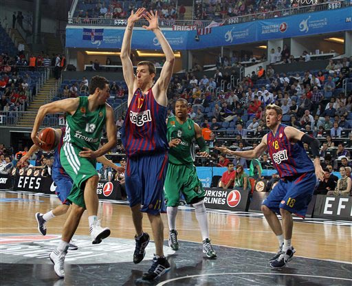 她在轮椅上“投中”梦想（轮椅上的她，投进了梦想）