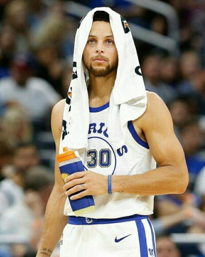 狄龙本赛季数据对比火箭生涯数据：得分表现突飞猛进！（狄龙本季数据对照火箭生涯：得分大幅跃升！）