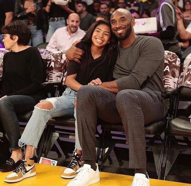 湖人vs太阳首发：斯玛特顶替里夫斯进入首发，布克迎来复出（湖人战太阳首发：斯玛特取代里夫斯先发，布克伤愈回归）