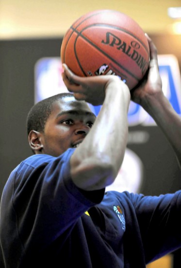 文班亚马：球队近12战9胜令我自豪，这是理想的团队篮球（文班亚马：为球队12战9胜感到自豪，我们打出了理想的团队篮球）