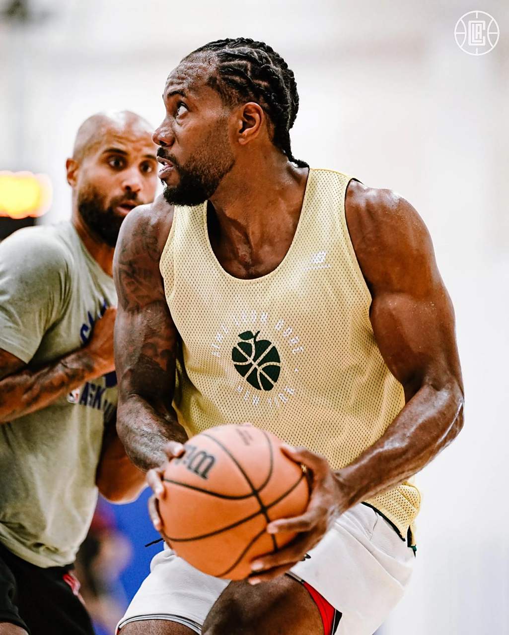 米体：安古伊萨将伤缺三到四个月，那不勒斯中场人手更显紧张（米体：安古伊萨预计伤停3至4个月，那不勒斯中场更加告急）