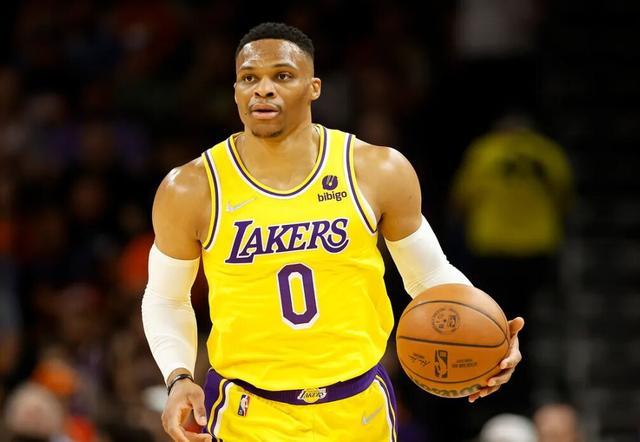 东契奇半场贡献18分，浓眉6分3篮板3助攻（半场战罢，东契奇18分，浓眉6分3篮板3助攻）