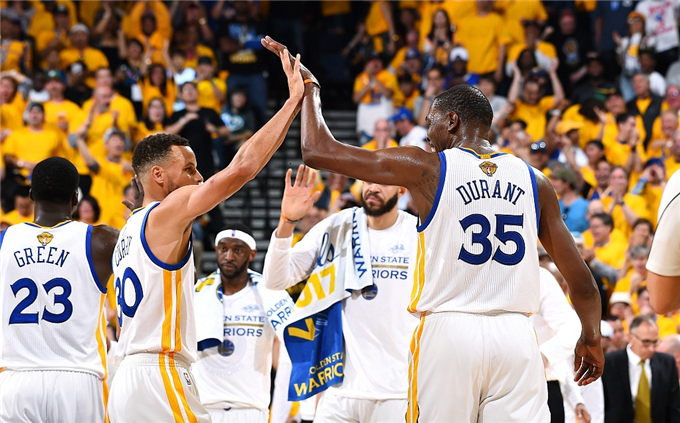 劳塔罗7个自然年意甲进球数上双，成为国米队史第四人（劳塔罗7个自然年意甲进球均上双，位列国米队史第4位）