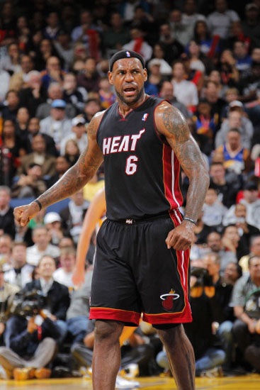 皇马近两个赛季欧冠联赛阶段已输5场，此前五个赛季小组赛共输5场（皇马近两季欧冠小组赛已输5场，过去五季合计也仅5败）