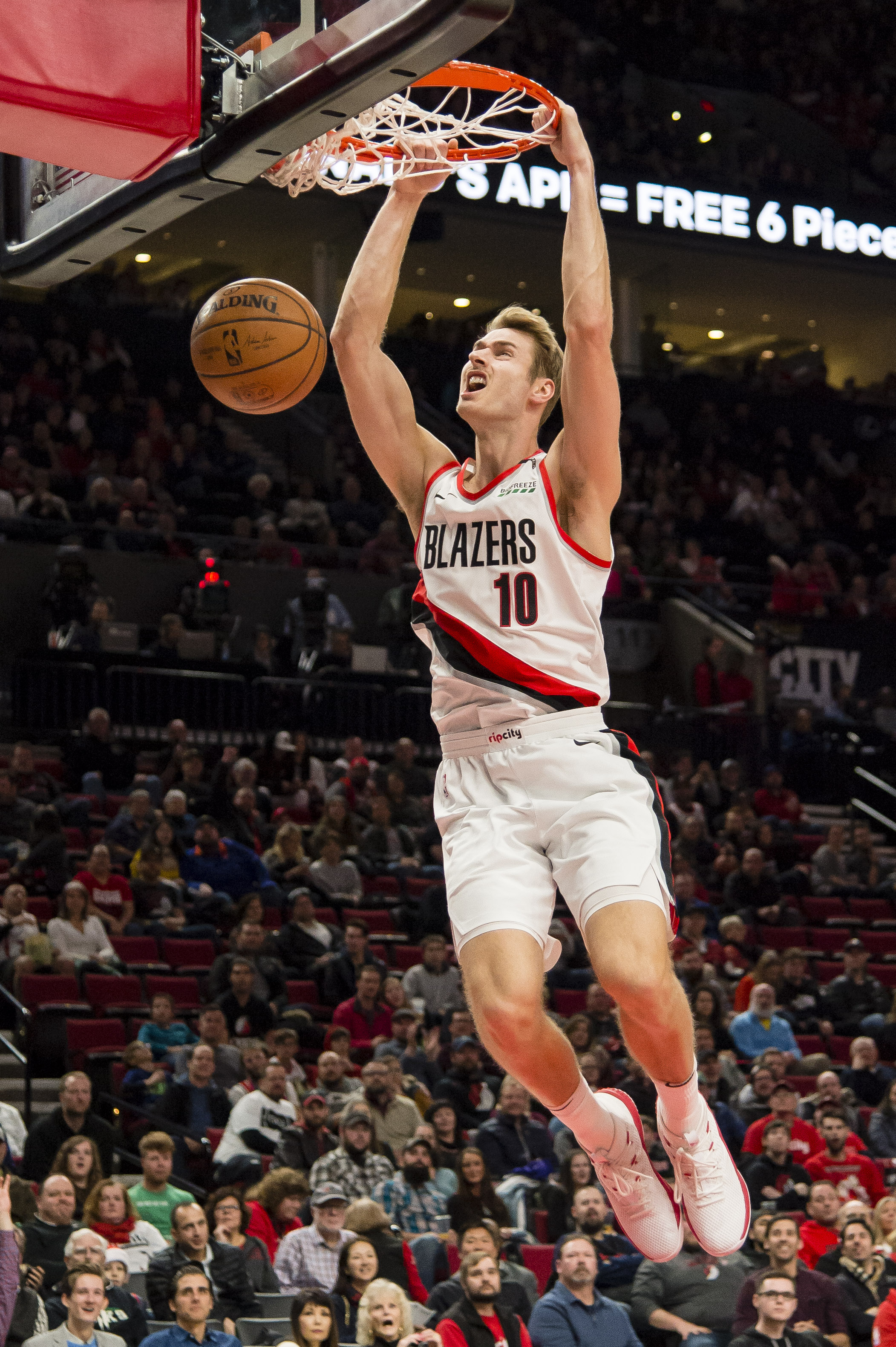 丹麦后卫：染红前球队完全掌控了比赛，这是生涯中最糟的经历（丹麦后卫直言红牌前球队完全主导比赛：职业生涯最糟一次）