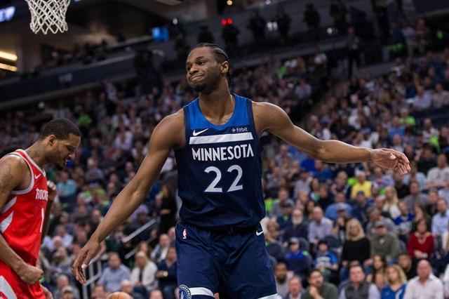 德拉富恩特：我们和皇马队医保持联系，赫伊森暂时不离队（德拉富恩特：已与皇马队医沟通，赫伊森短期内不会离队）