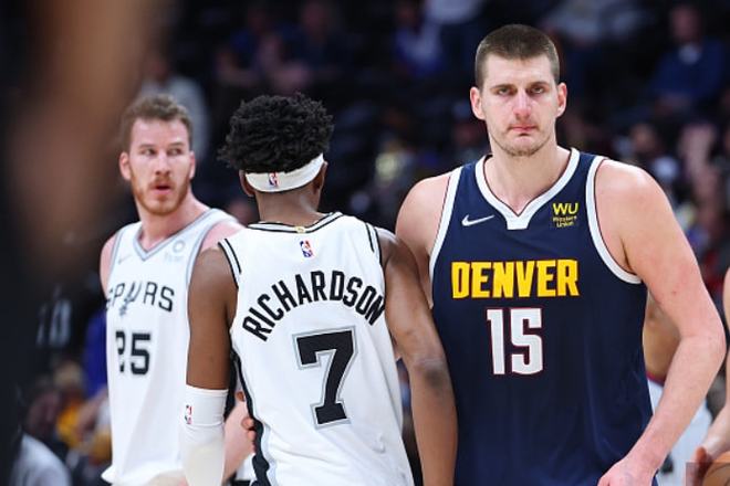 不敌火箭吞下三连败 湖人输在哪儿？（火箭送湖人三连败 败因何在？）