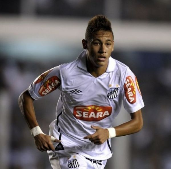 哈特：尼克斯不管升不升NBA杯冠军旗帜，都会有人生气（哈特：尼克斯无论是否升挂NBA杯冠军旗，总有人会不满）