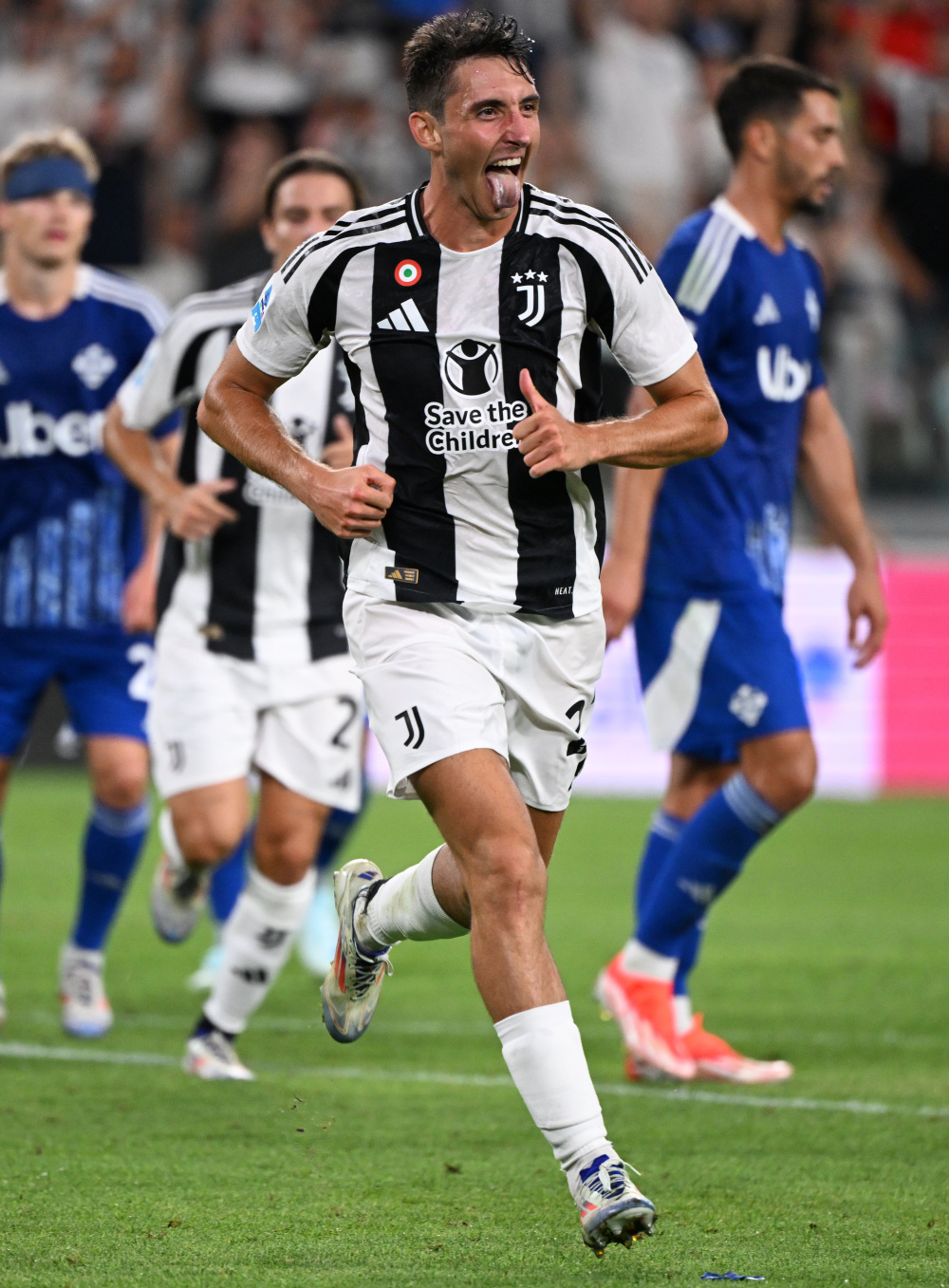 开拓者新秀评级仅为D：杨瀚森始终未能跻身轮换 乐福在场球队输更惨（开拓者新秀获D级评价：杨瀚森仍未跻身轮换，乐福上场时球队输得更惨）