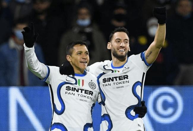 记者：莱万有一种几乎疯狂的求胜欲，他与哈维成了更衣室对手（记者曝：莱万近乎狂热的争胜心，让他与哈维在更衣室成对立面）