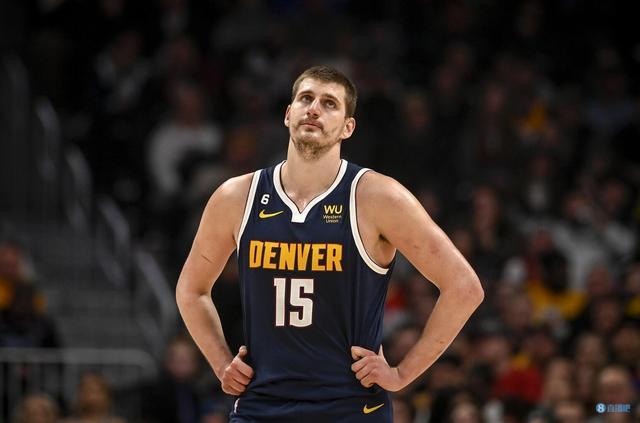 唐斯：回到熟悉的城市却回不去熟悉的地方 这感觉仍刺痛我（唐斯：重返熟悉的城市却难回旧地，这份痛感仍刺痛我）